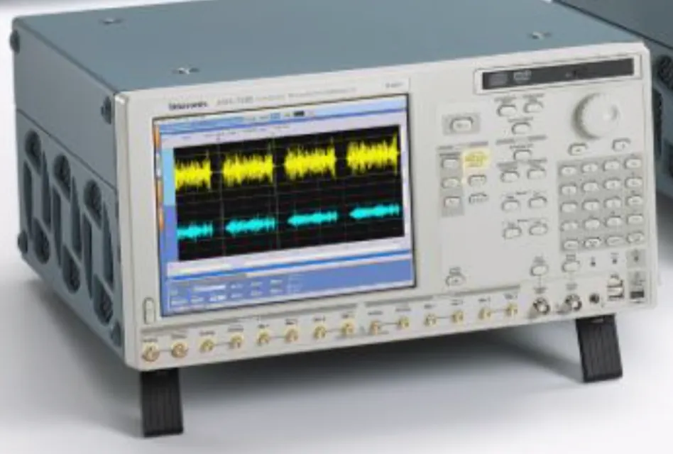 Generator przebiegów arbitralnych Tektronix AWG7082C
